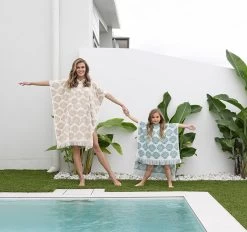 Shell Adult Poncho Pebble -Home Furnishings bambury shellpebbleadultponcho3