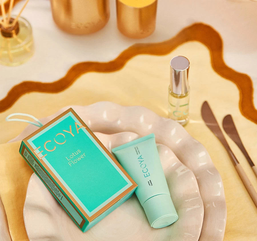 Festive Holliday Collection 2 Piece Gift Set Lotus Flower 4 Festive Holliday Collection 2 Piece Gift Set Lotus Flower - Image 2