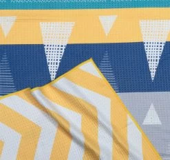 Sand Free 80x160cm Towel 4 In 1 Triangles -Home Furnishings onka sandfree80x160beachtwltriangles3